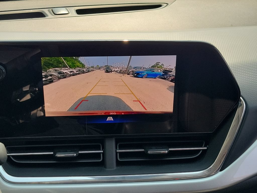 Used 2025 Chevrolet Trax LT FWD image 29
