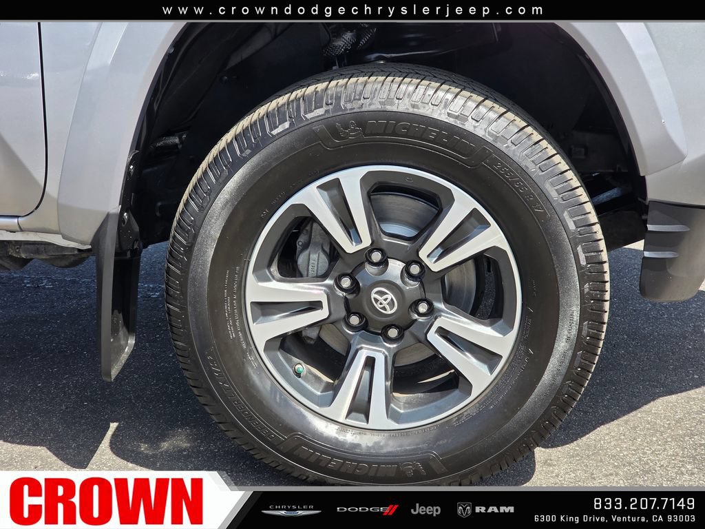 Used 2018 Toyota Tacoma TRD Sport w/ TRD Premium Sport Package AWD/4WD image 9