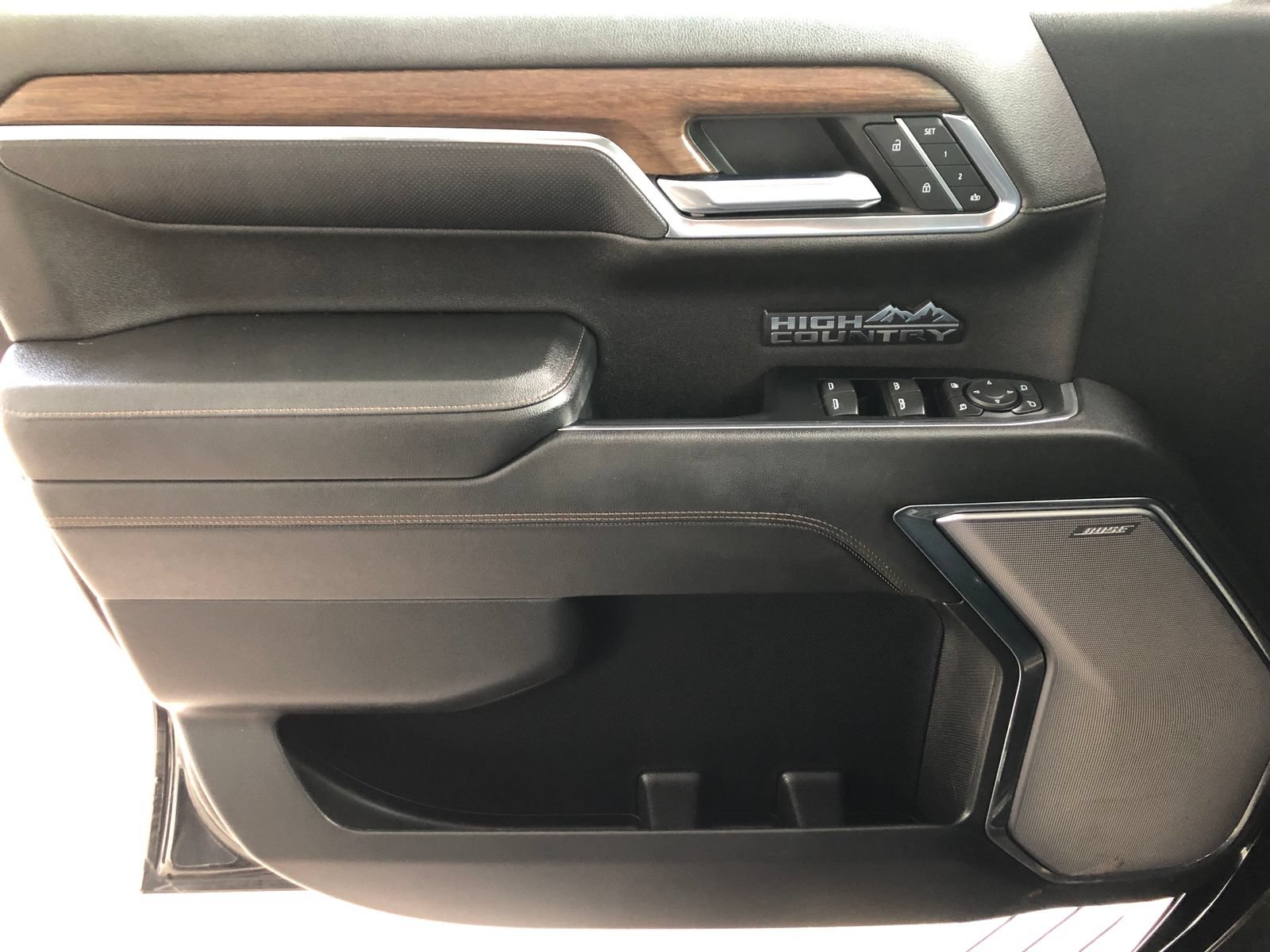 Used 2023 Chevrolet Silverado 1500 High Country w/ High Country Premium Package AWD/4WD image 35