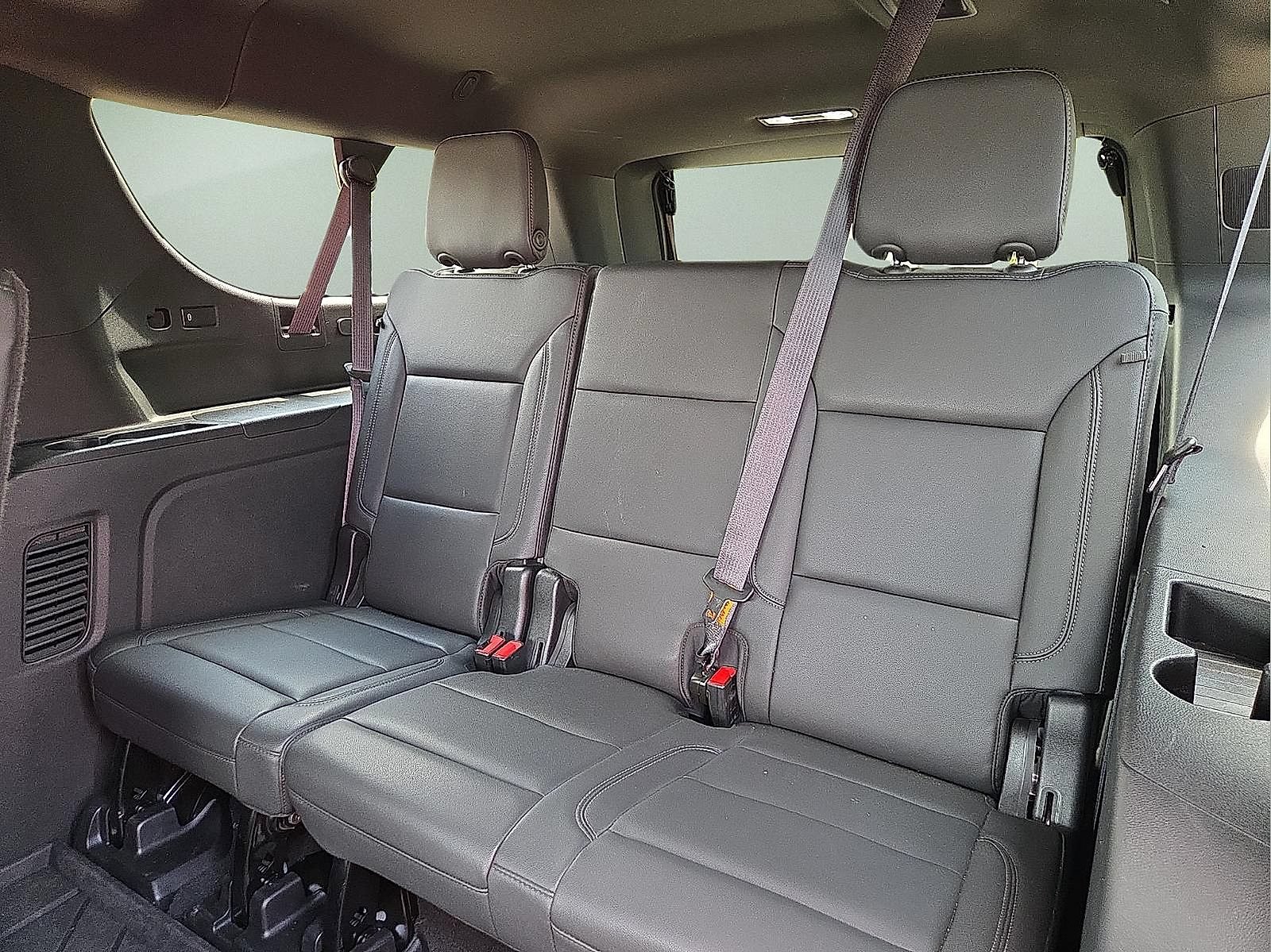 Used 2024 Chevrolet Suburban Z71 w/ Luxury Package AWD/4WD image 10