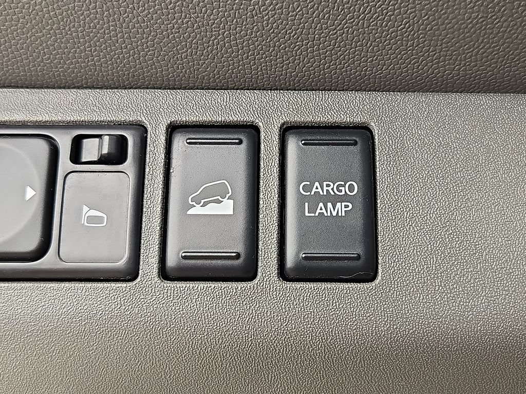 Used 2016 Nissan Frontier SL w/ Moonroof Package AWD/4WD image 27
