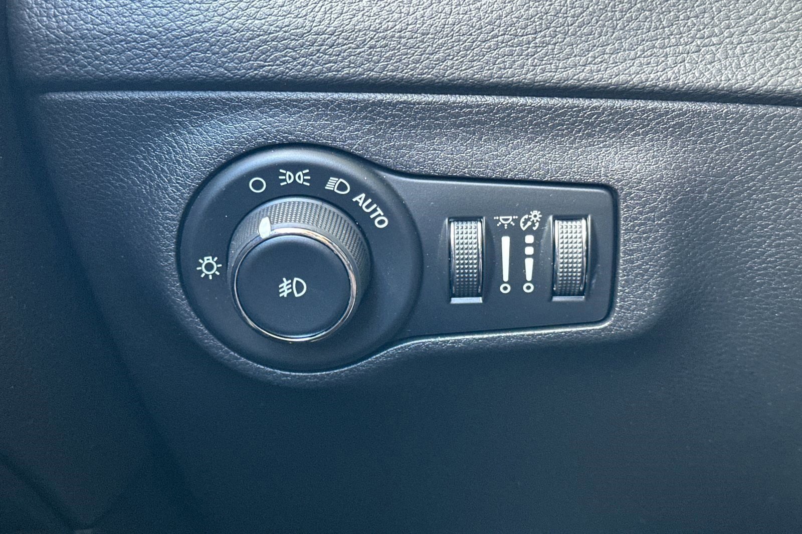 Used 2018 Jeep Compass Latitude w/ Popular Equipment Group AWD/4WD image 34