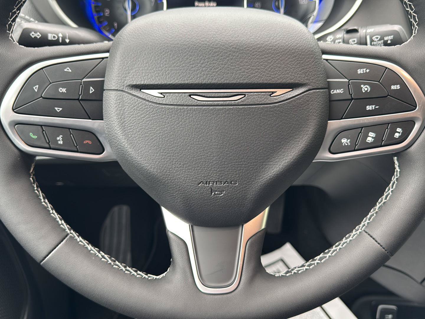 New 2027 Chrysler Pacifica Select FWD image 14