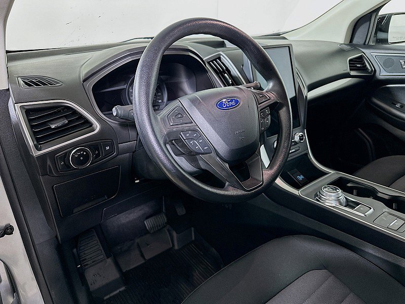 Used 2024 Ford Edge SE w/ Black Appearance Package image 9