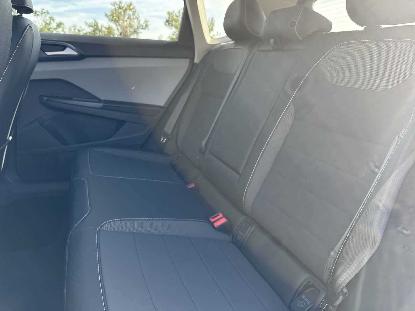 Certified 2024 Volkswagen Taos SE w/ Panoramic Sunroof Package FWD image 19