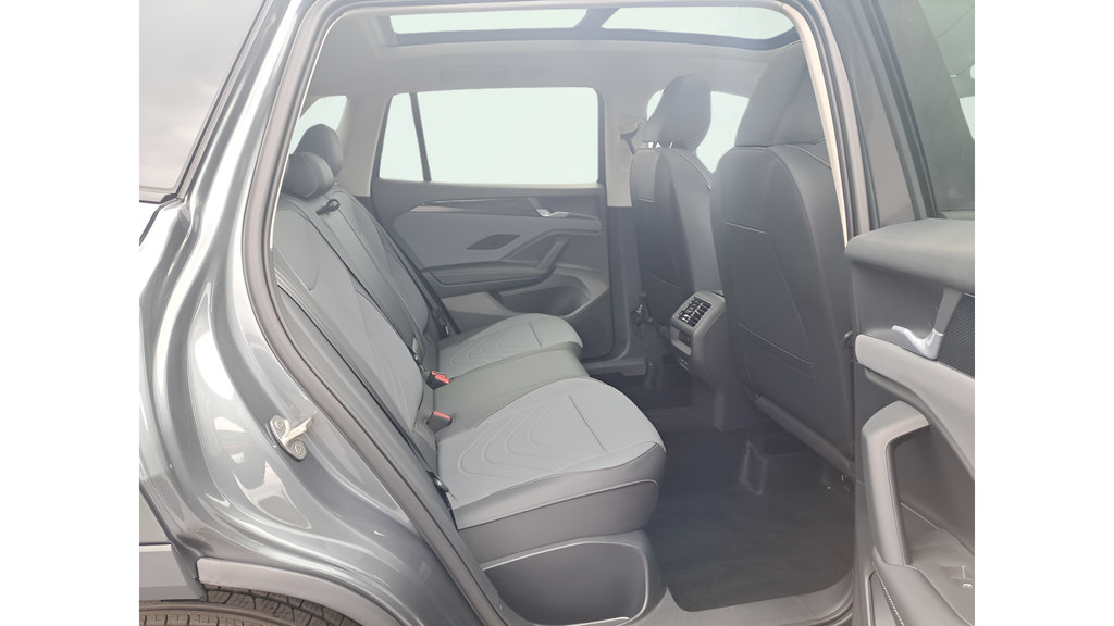 New 2026 Volkswagen Tiguan SE AWD/4WD image 11