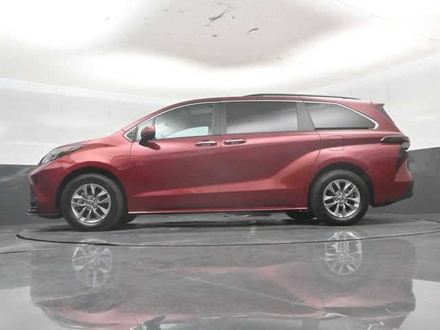 Used 2025 Toyota Sienna XLE FWD image 52