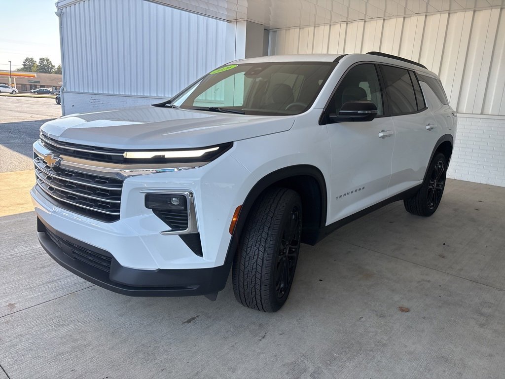 New 2026 Chevrolet Traverse LT image 3