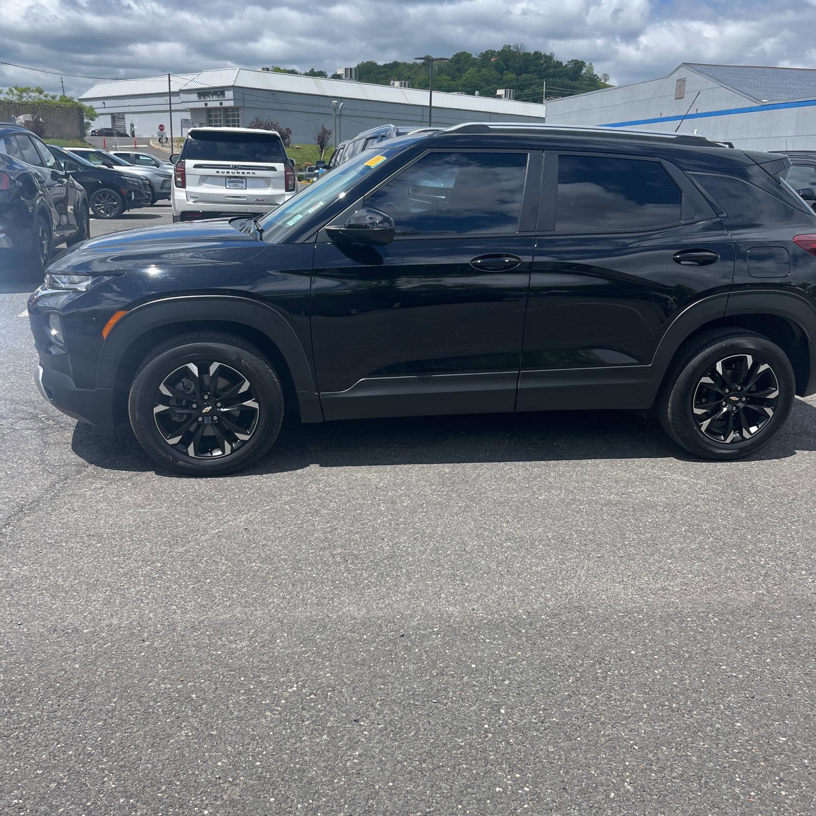 Used 2023 Chevrolet TrailBlazer LT FWD image 2