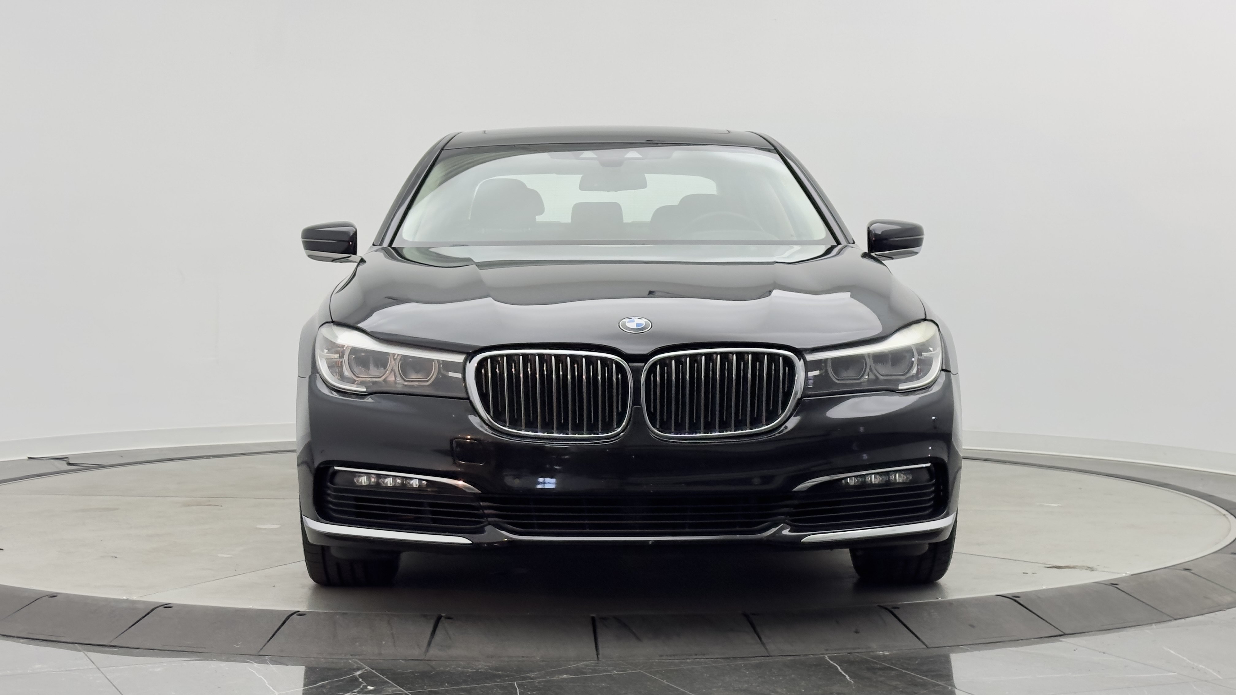 Used 2018 BMW 740i RWD image 2