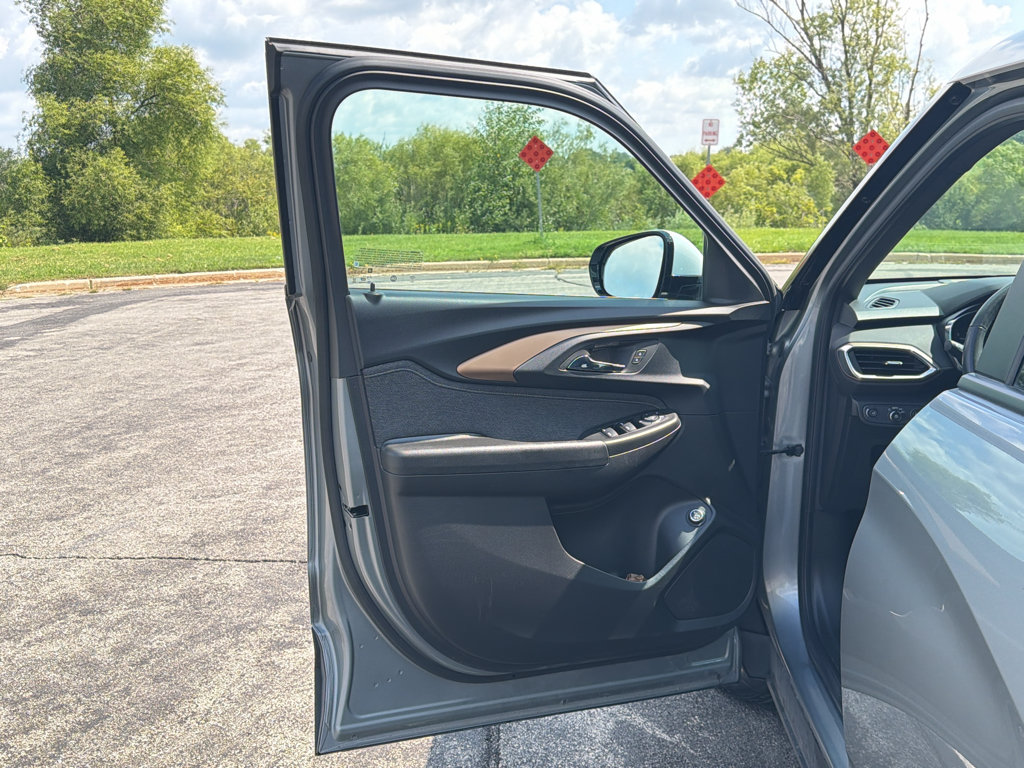Used 2023 Chevrolet TrailBlazer ACTIV w/ Sun and Liftgate Package AWD/4WD image 10