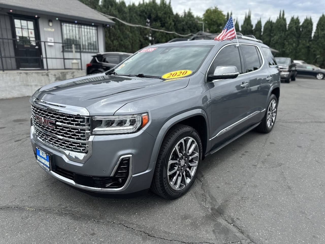 Used 2020 GMC Acadia Denali w/ Denali Ultimate Package AWD/4WD image 3