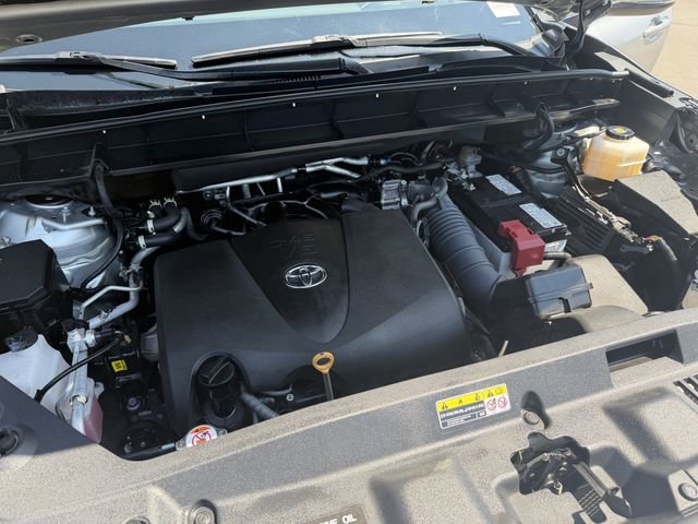 Used 2022 Toyota Highlander LE FWD image 24