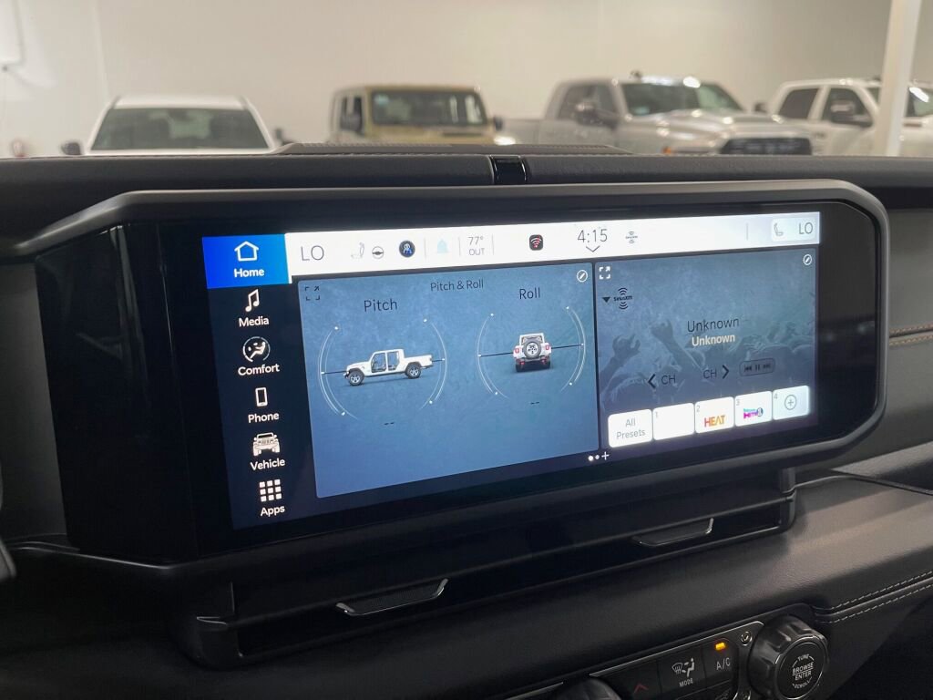 New 2025 Jeep Gladiator Mojave image 16