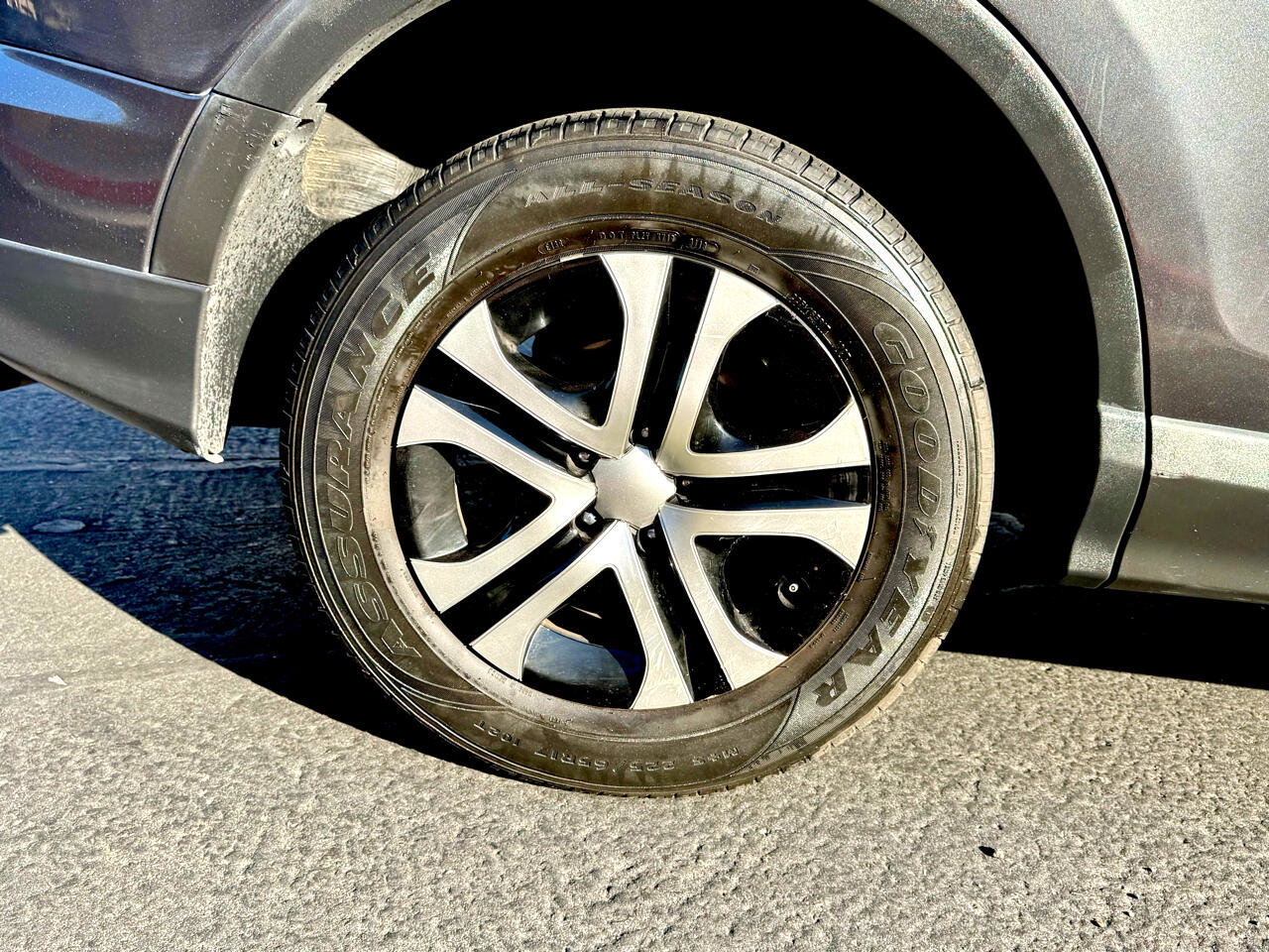 Used 2018 Toyota RAV4 LE w/ Carpet Mat Package image 24