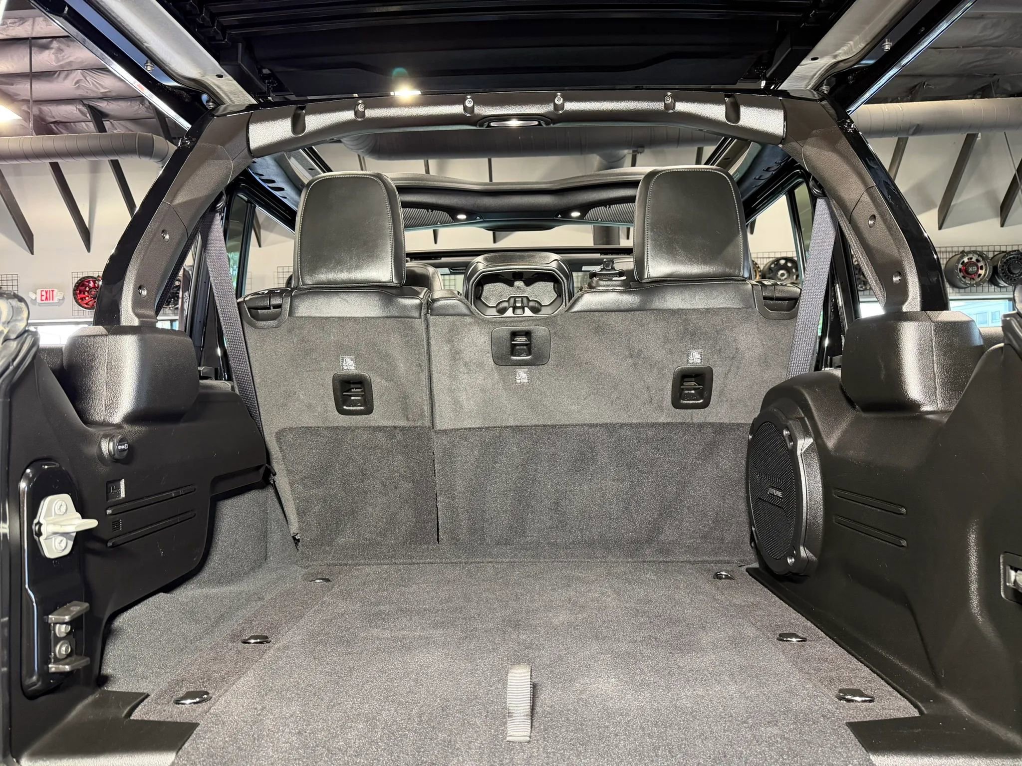 Used 2024 Jeep Wrangler Unlimited Rubicon image 33