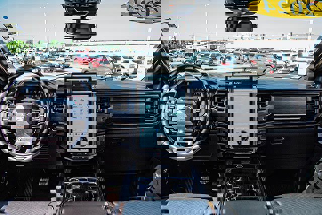 Used 2024 Ford Expedition Platinum image 5