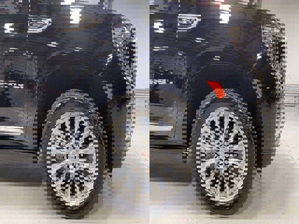 Used 2023 GMC Yukon XL Denali w/ Advanced Technology Package image 16