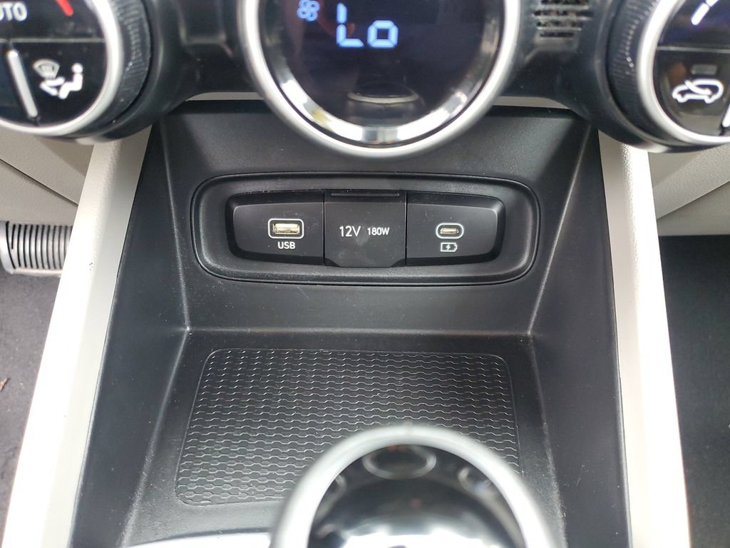 Used 2023 Hyundai Venue SEL FWD image 28