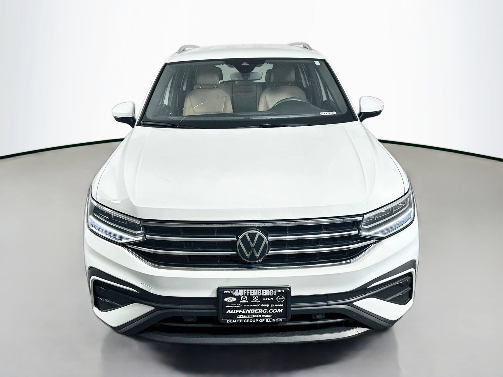 Used 2024 Volkswagen Tiguan SE AWD/4WD image 2