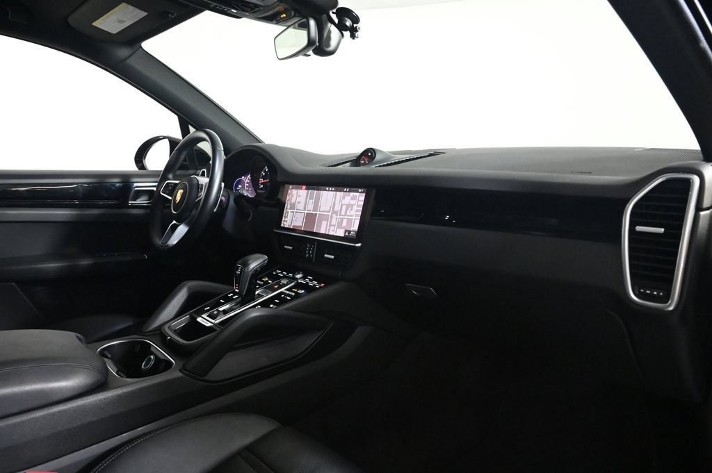 Certified 2021 Porsche Cayenne AWD/4WD image 17
