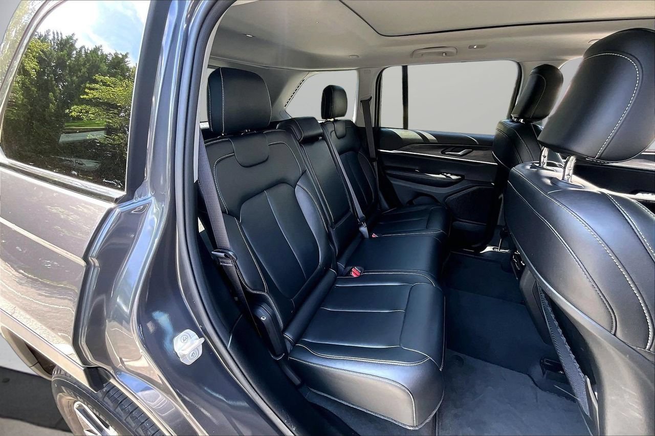 Certified 2023 Jeep Grand Cherokee Limited AWD/4WD image 24