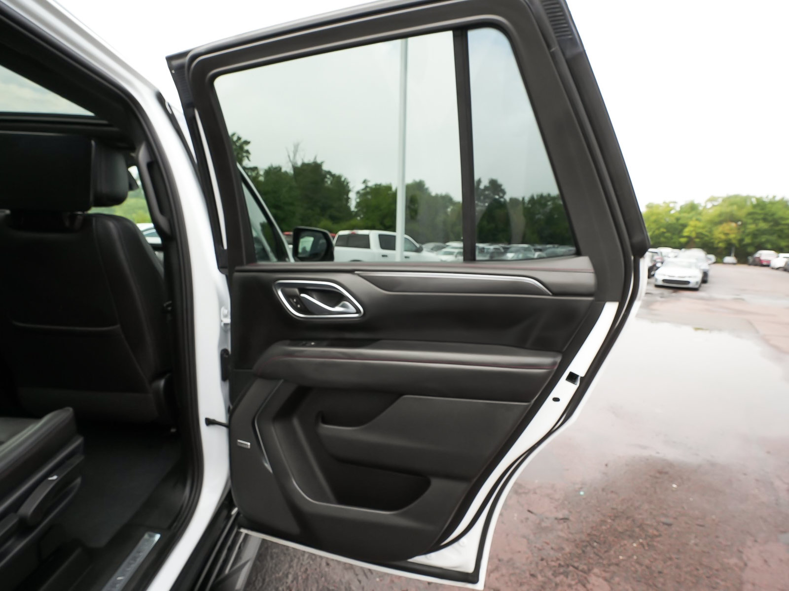 Used 2023 Chevrolet Tahoe RST w/ Luxury Package AWD/4WD image 14