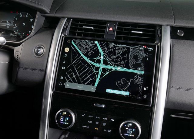 Used 2025 Land Rover Discovery S image 15