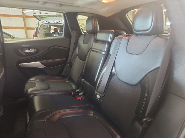 Used 2018 Jeep Cherokee Latitude Plus w/ Comfort/Convenience Group image 14