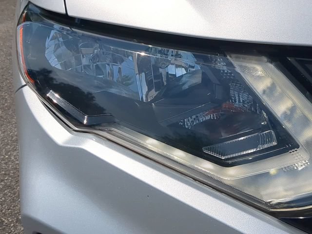 Used 2017 Nissan Rogue S AWD/4WD image 9