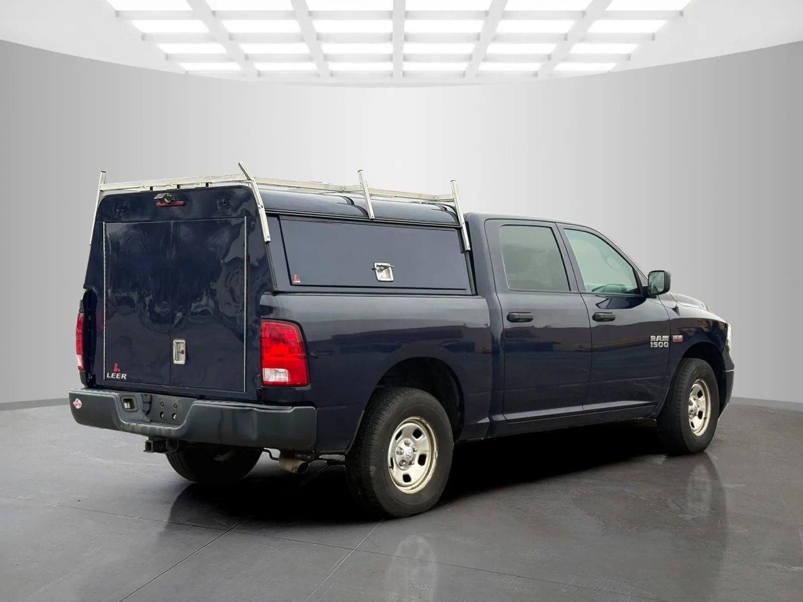 Used 2018 RAM 1500 SLT image 3