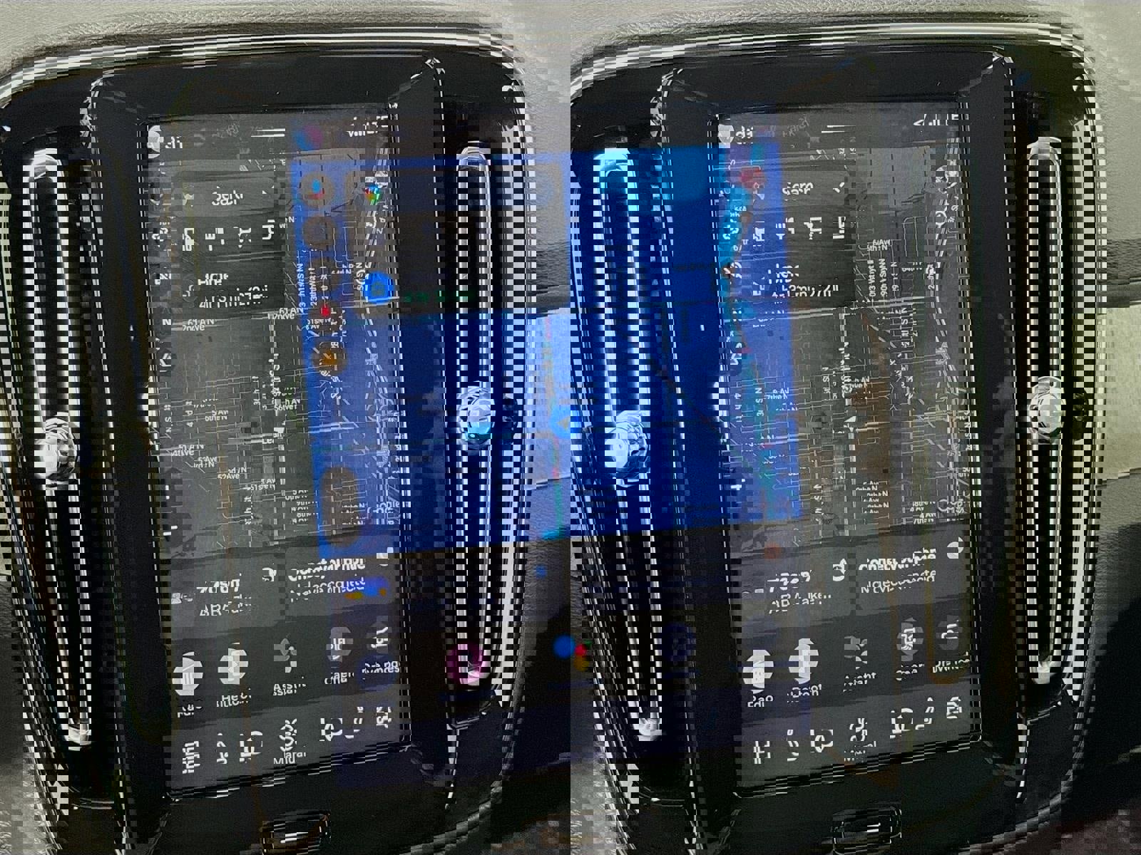 Used 2023 Volvo XC40 B4 Ultimate image 17