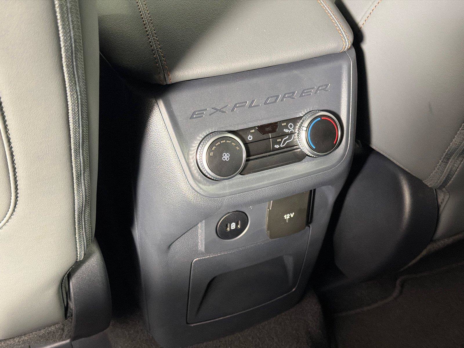 Used 2025 Ford Explorer Active w/ Active Comfort Package RWD image 22