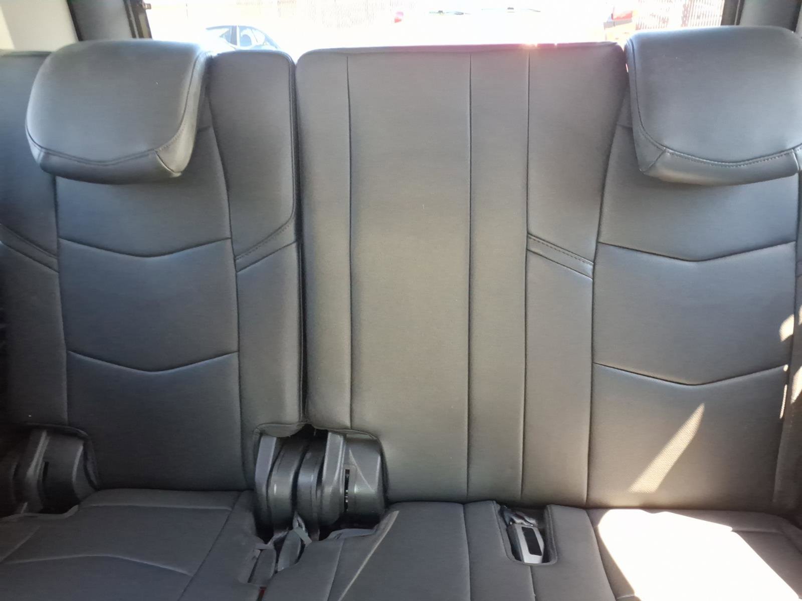 Used 2019 Cadillac Escalade Luxury AWD/4WD image 18