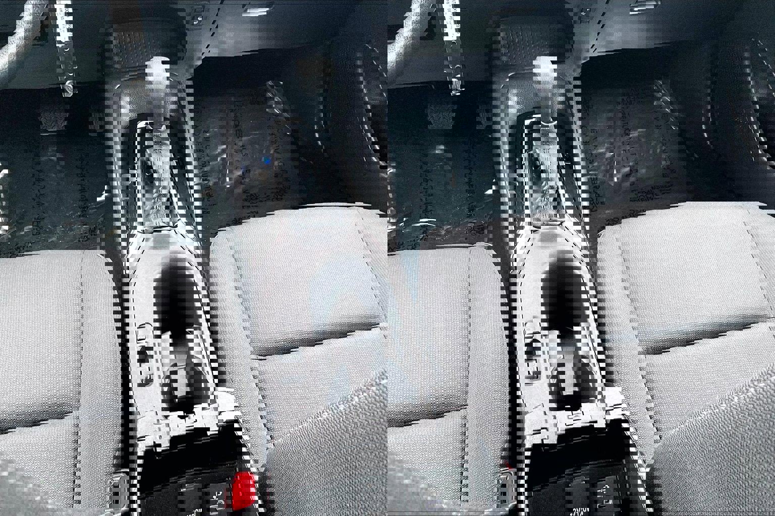 Used 2025 Toyota Corolla LE image 30