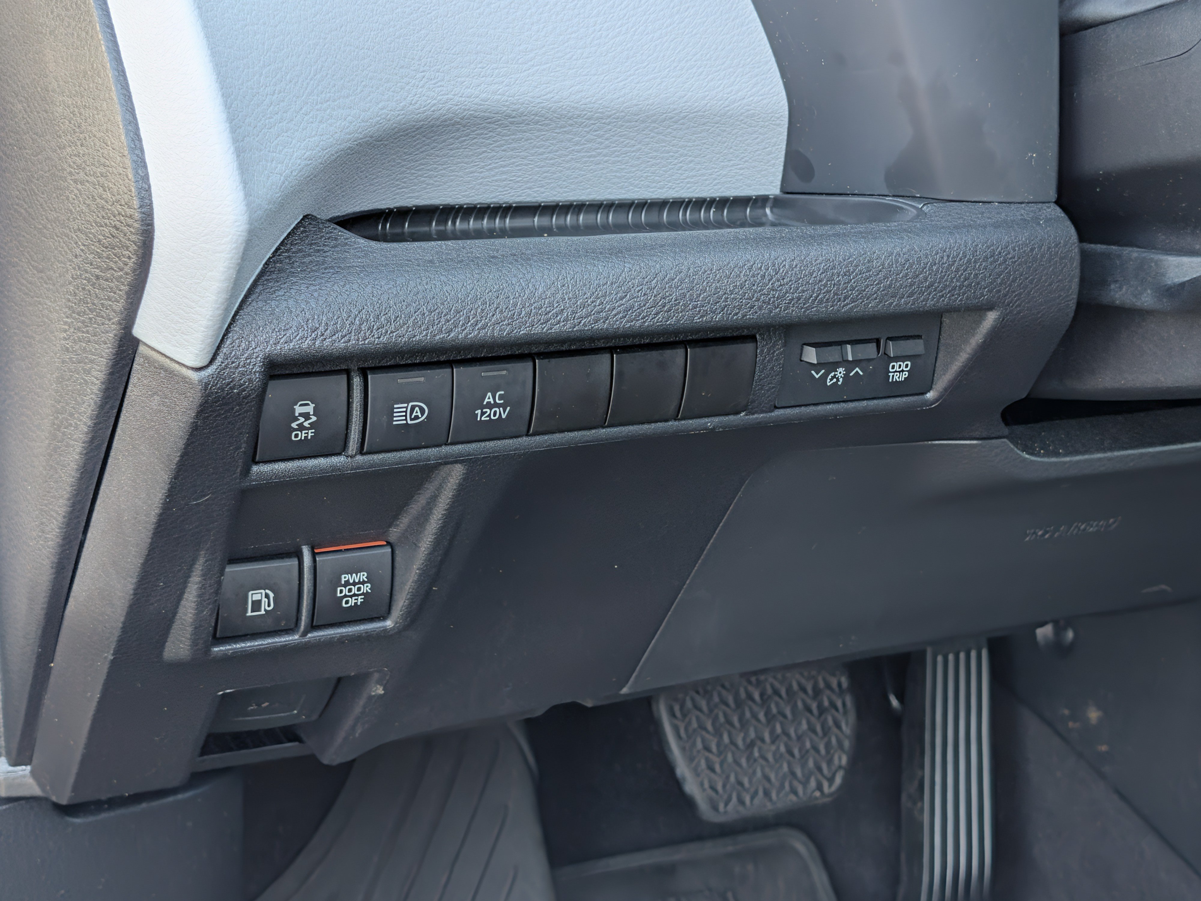 Certified 2025 Toyota Sienna XLE w/ XLE Plus Package AWD/4WD image 15