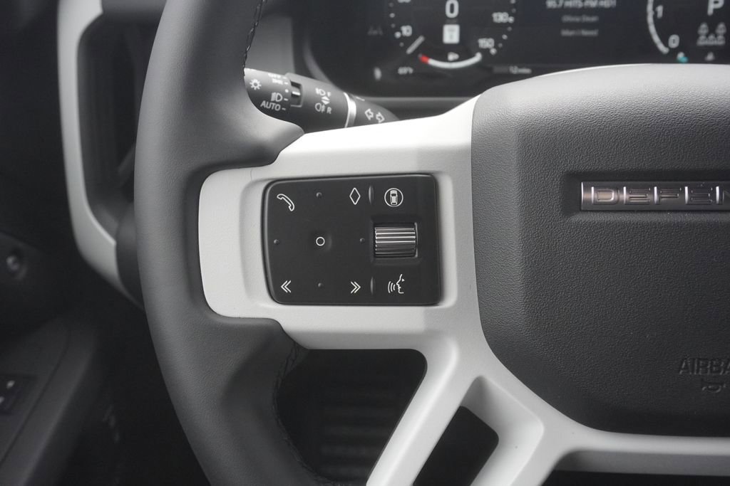 New 2026 Land Rover Defender 130 X-Dynamic SE image 12