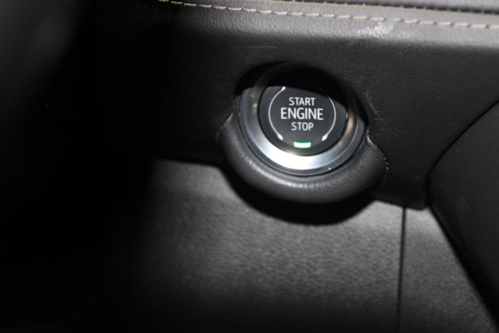 Used 2025 Chevrolet Suburban Z71 image 23