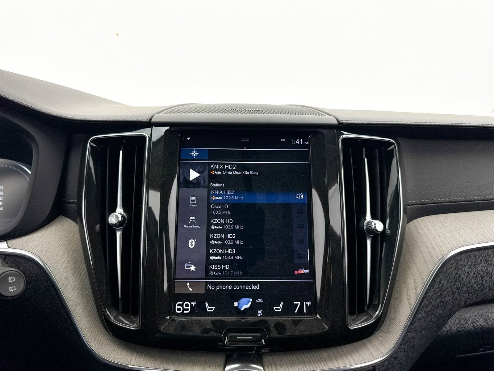 Used 2019 Volvo XC60 T8 Inscription w/ Advanced Package image 22