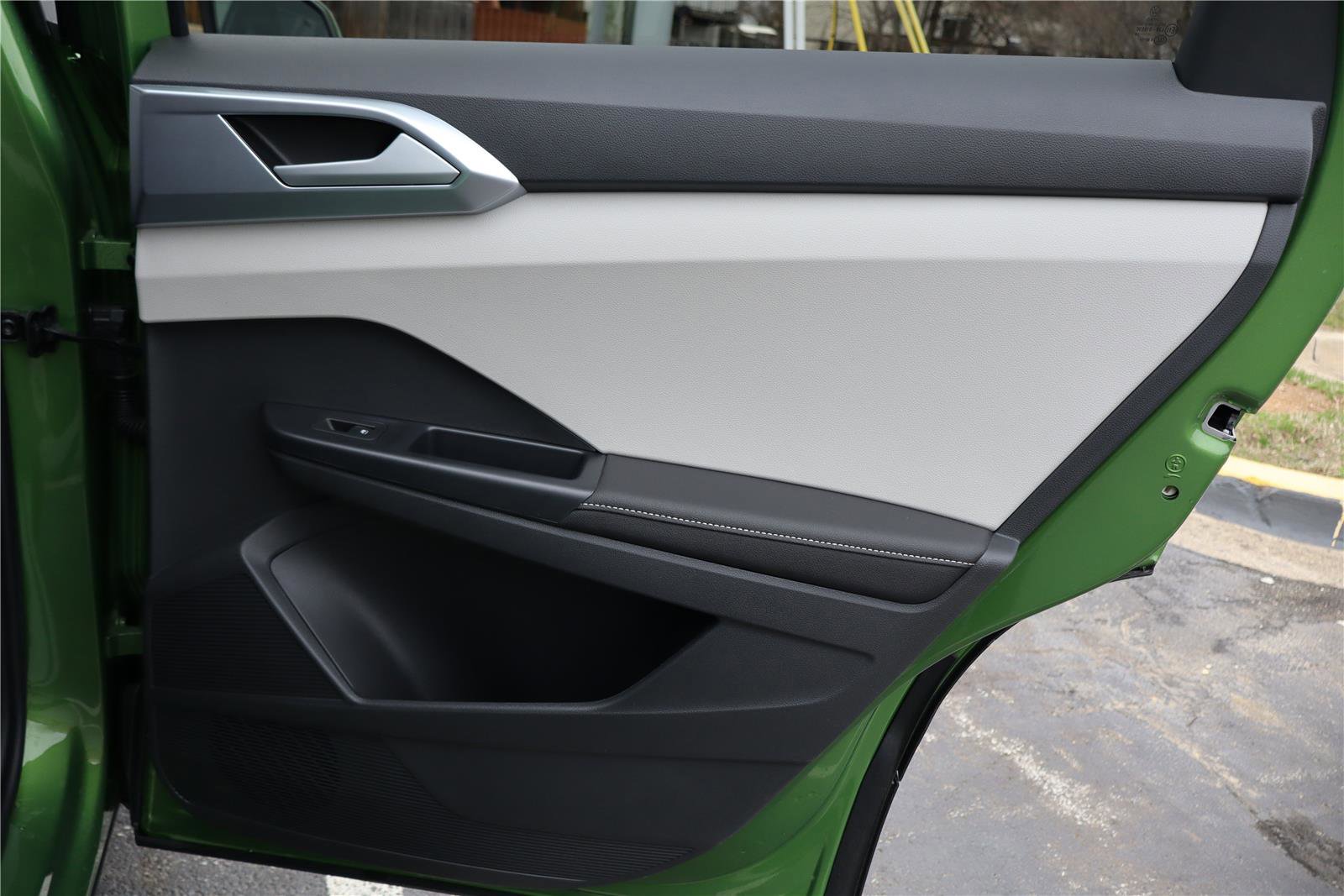 New 2026 Volkswagen Taos SE image 27