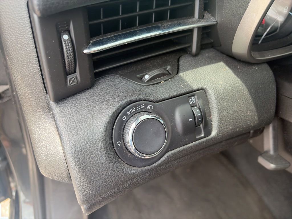 Used 2015 Chevrolet Malibu LT w/ Power Convenience Package image 17