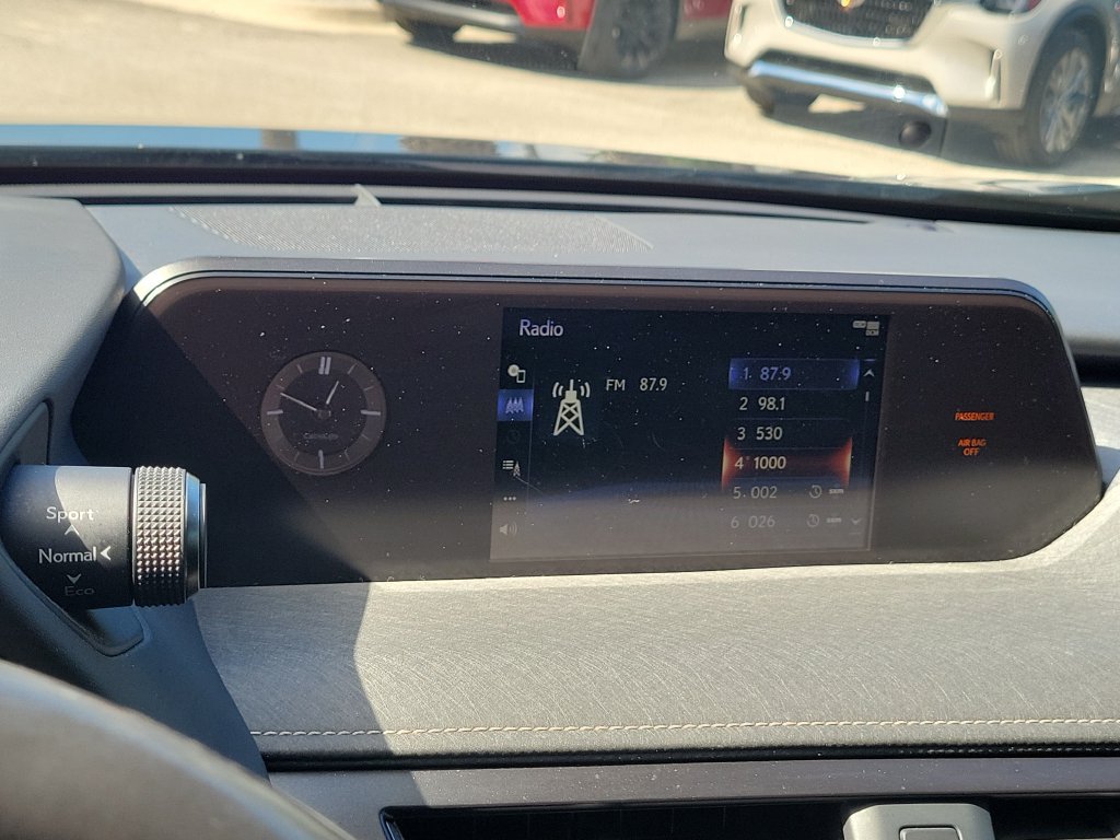 Used 2022 Lexus UX 200 w/ Premium Package FWD image 32