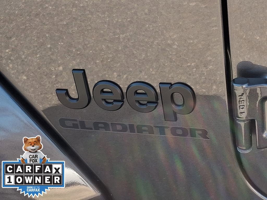 Used 2022 Jeep Gladiator Willys AWD/4WD image 31