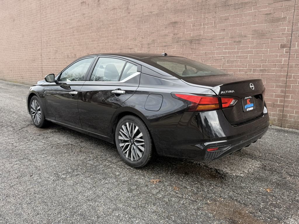 Used 2024 Nissan Altima 2.5 SV image 3