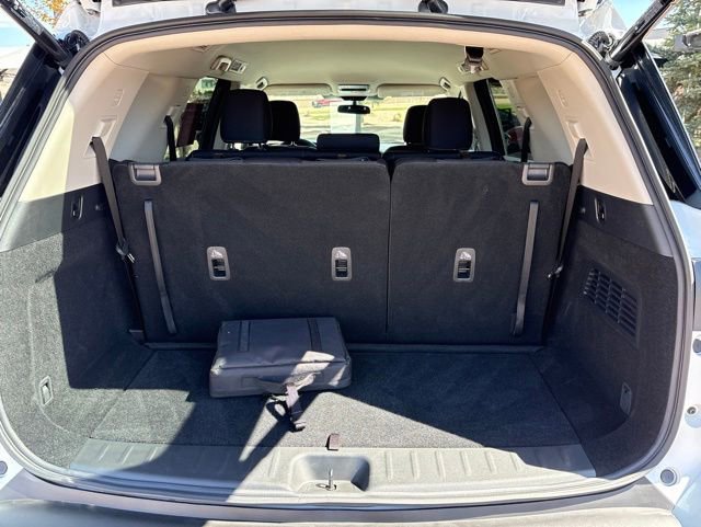 Certified 2025 Nissan Pathfinder SV FWD image 13