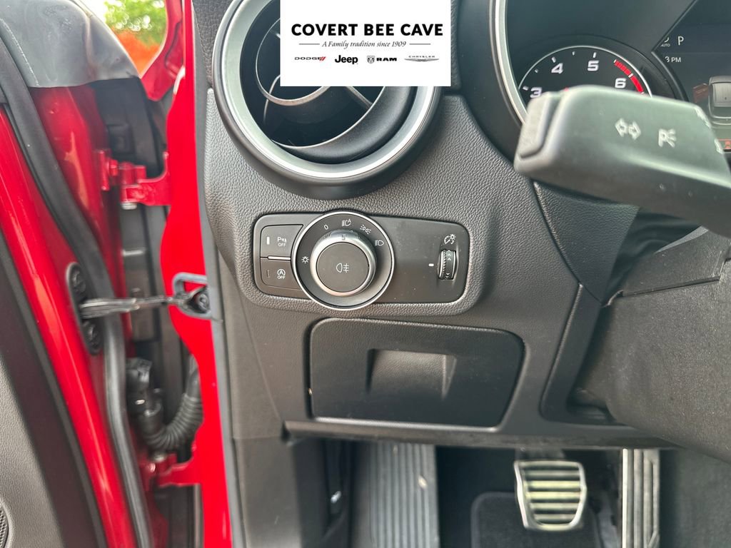 Used 2023 Alfa Romeo Stelvio Ti image 28