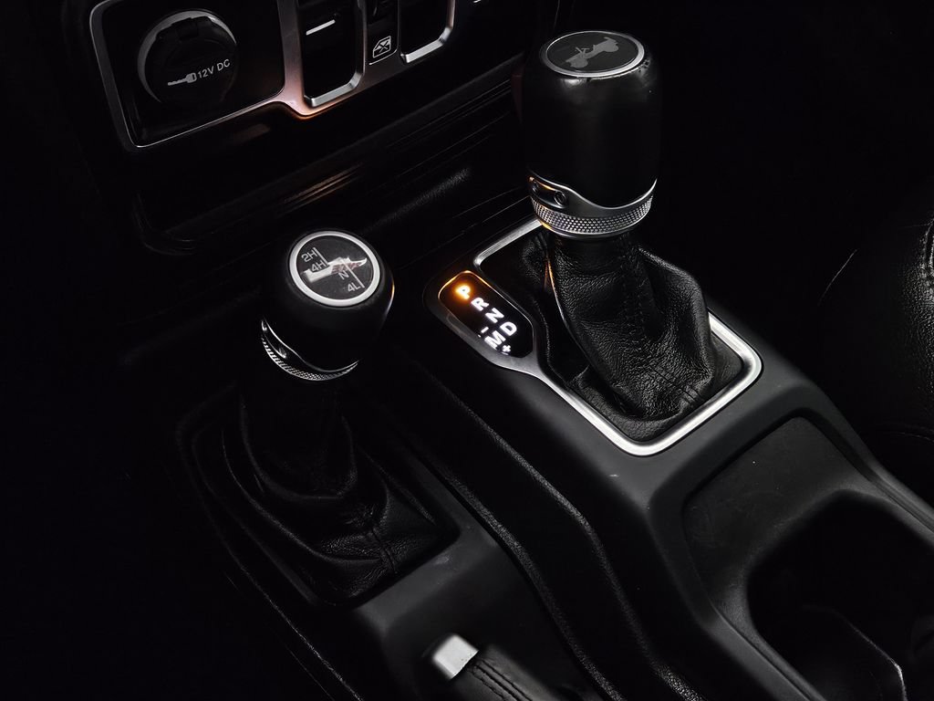 Used 2022 Jeep Wrangler Unlimited Sahara AWD/4WD image 18