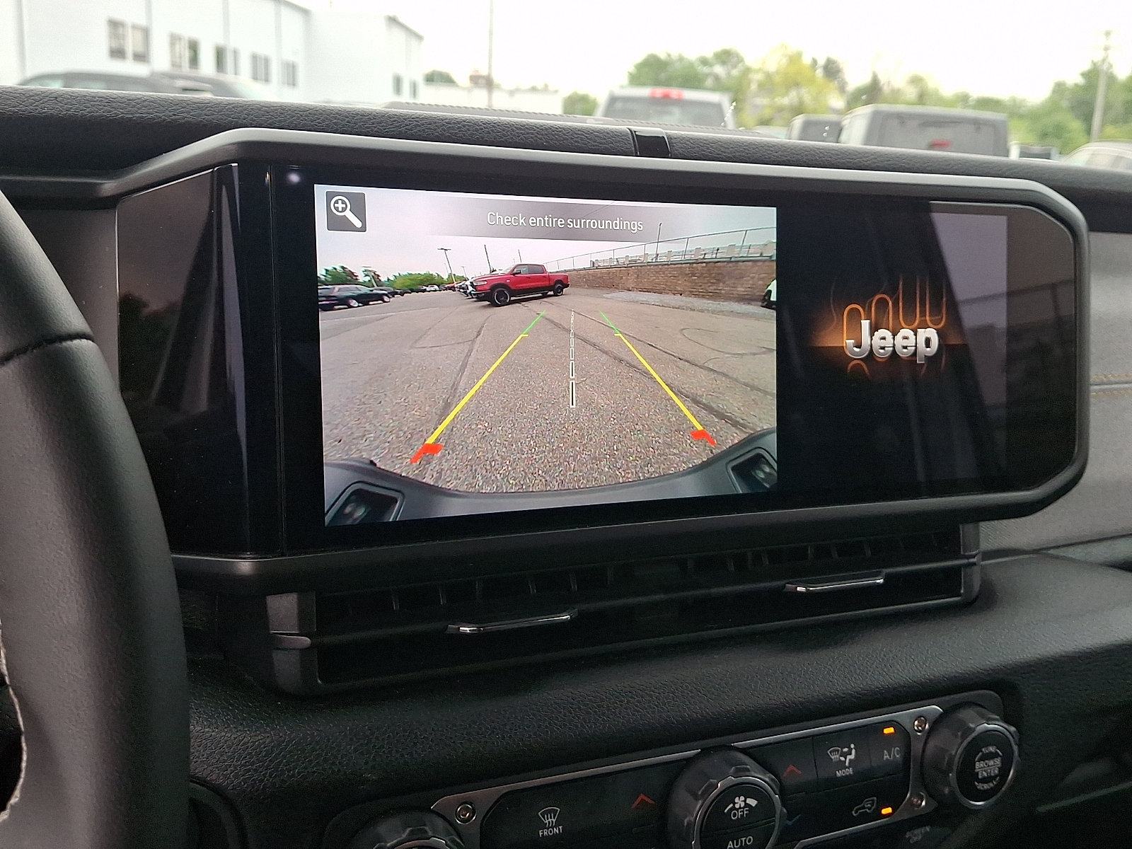 Used 2025 Jeep Gladiator Sport AWD/4WD image 15