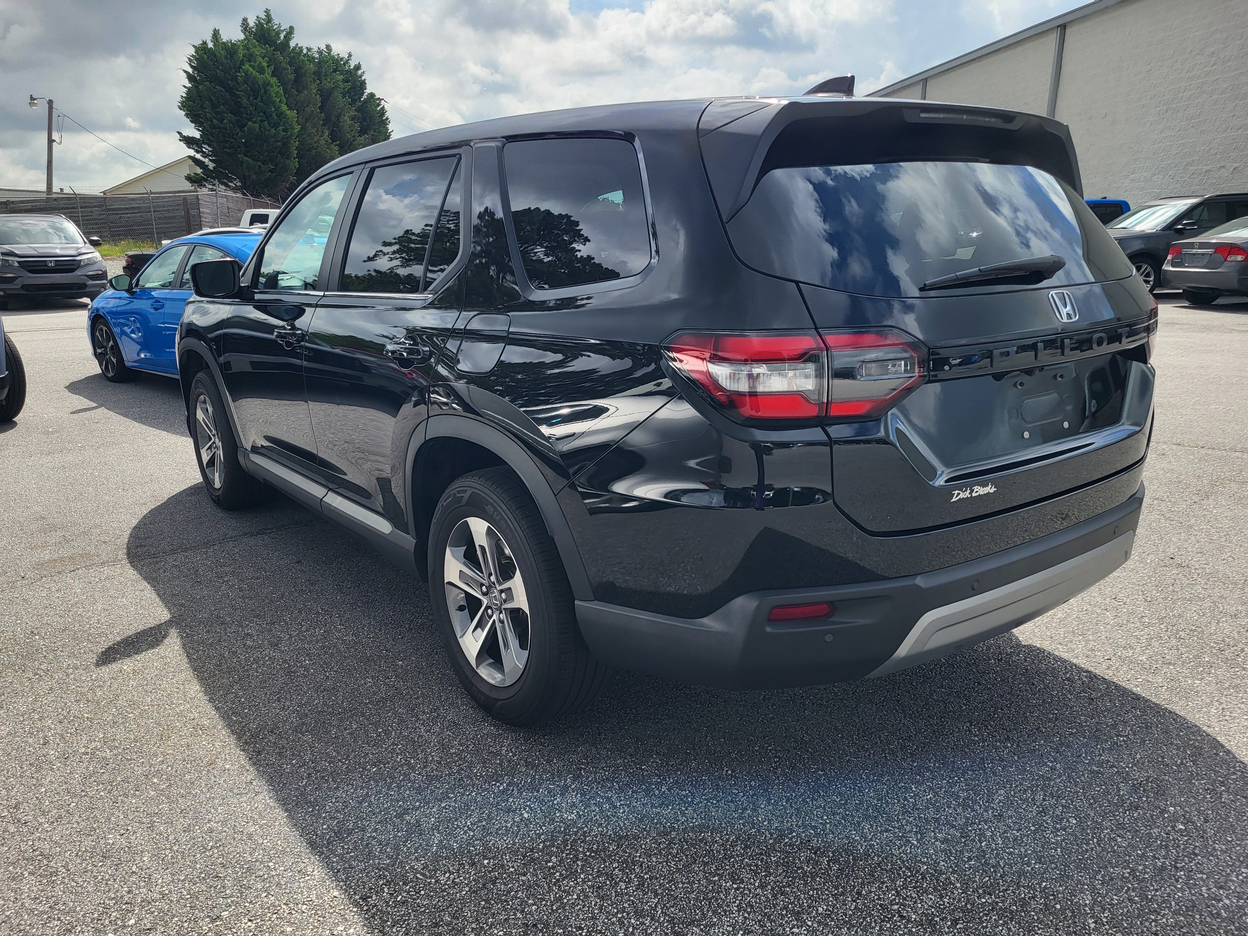 Used 2024 Honda Pilot EX-L image 6