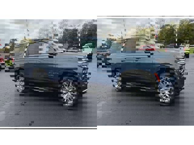 New 2026 Chevrolet Suburban LT w/ Comfort Package image 2